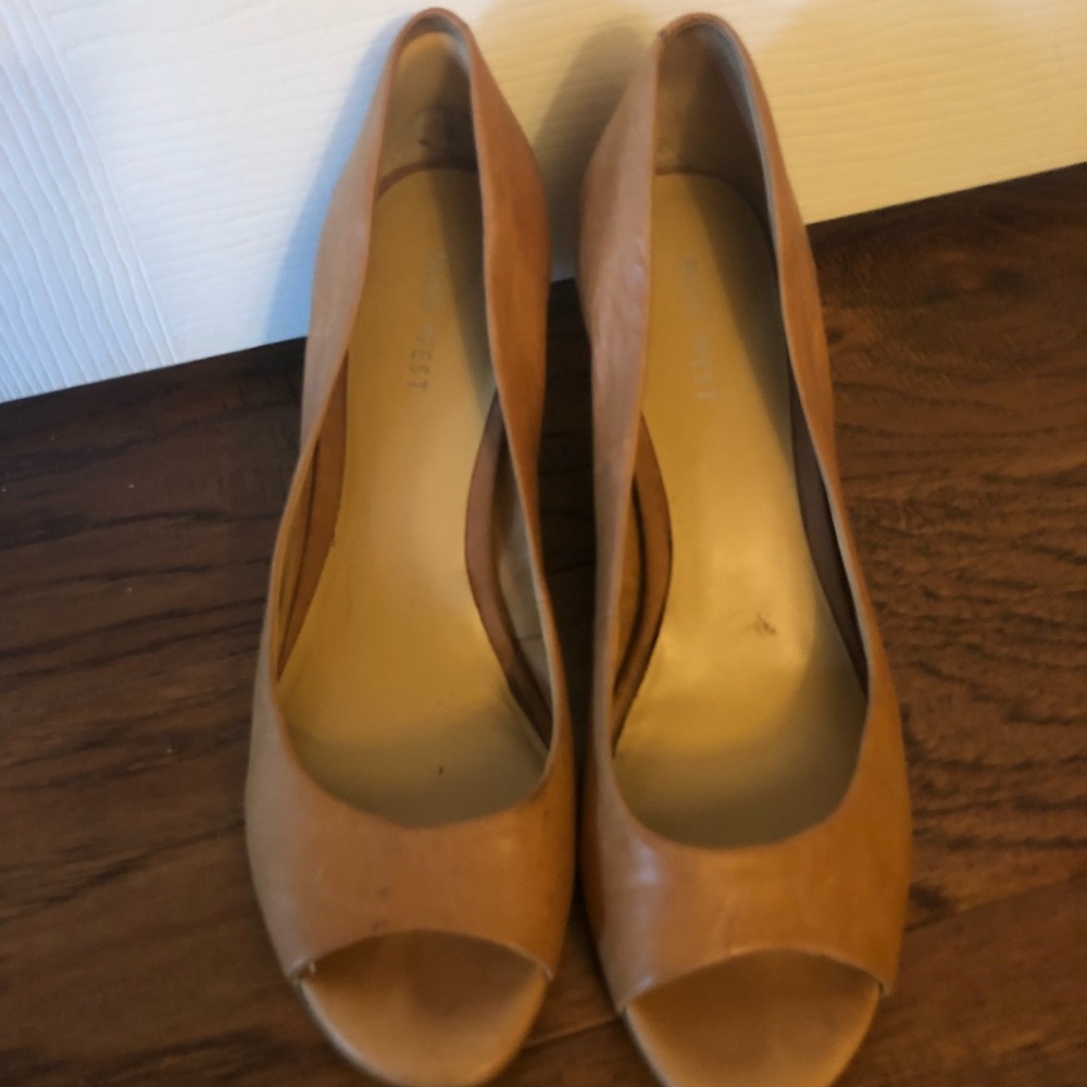Nine West peep toe wedge 8M